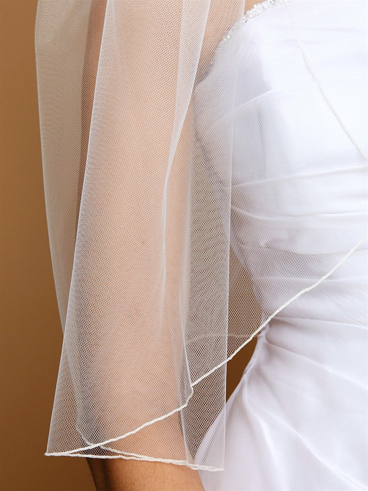 Classic pencil edge veil, fingertip, detail