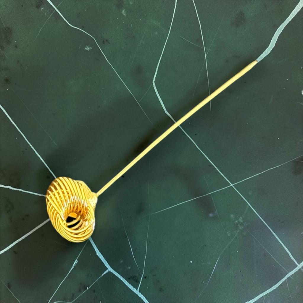 Vintage love knot stick pin, detail