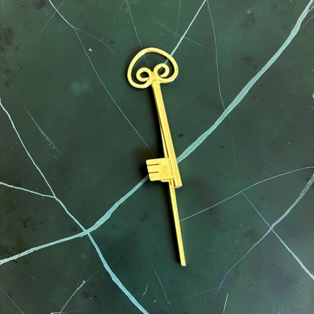 Vintage skeleton key stick pin, heart top detail