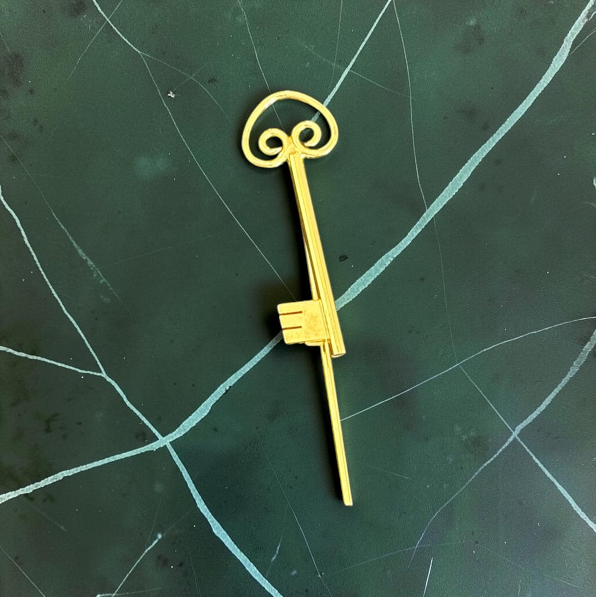 Vintage skeleton key stick pin, heart top detail