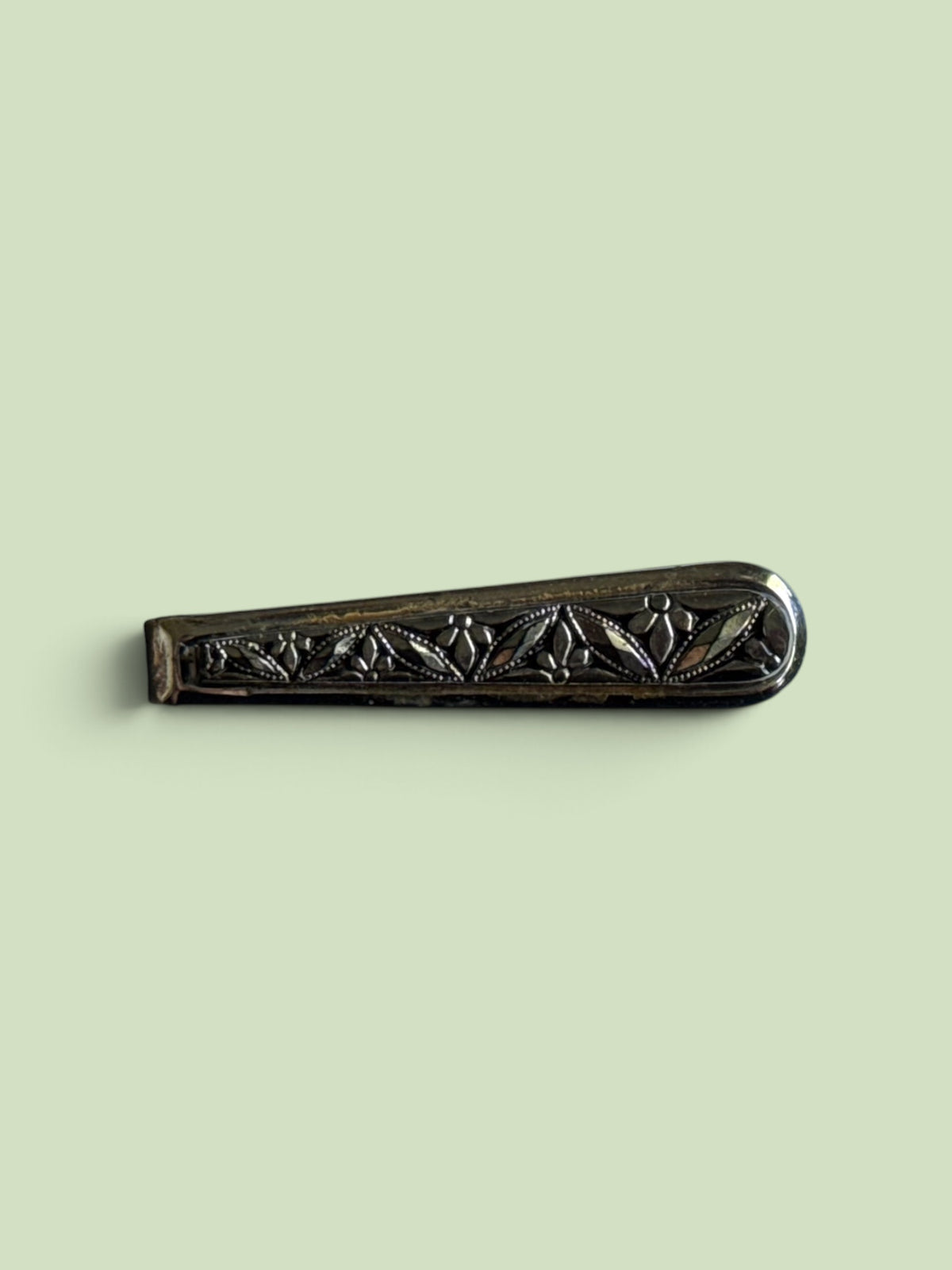 Vintage Engraved Leaf Tie Clip
